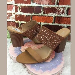 NWOB SBICCA STUDDED BROWN LEATHER SLIDE SANDALS